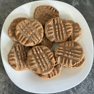 Dvieju ingedientu sausainiai is banano ir migdolu miltu