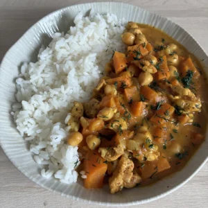 Indiško stiliaus batatų troškinys su vištiena