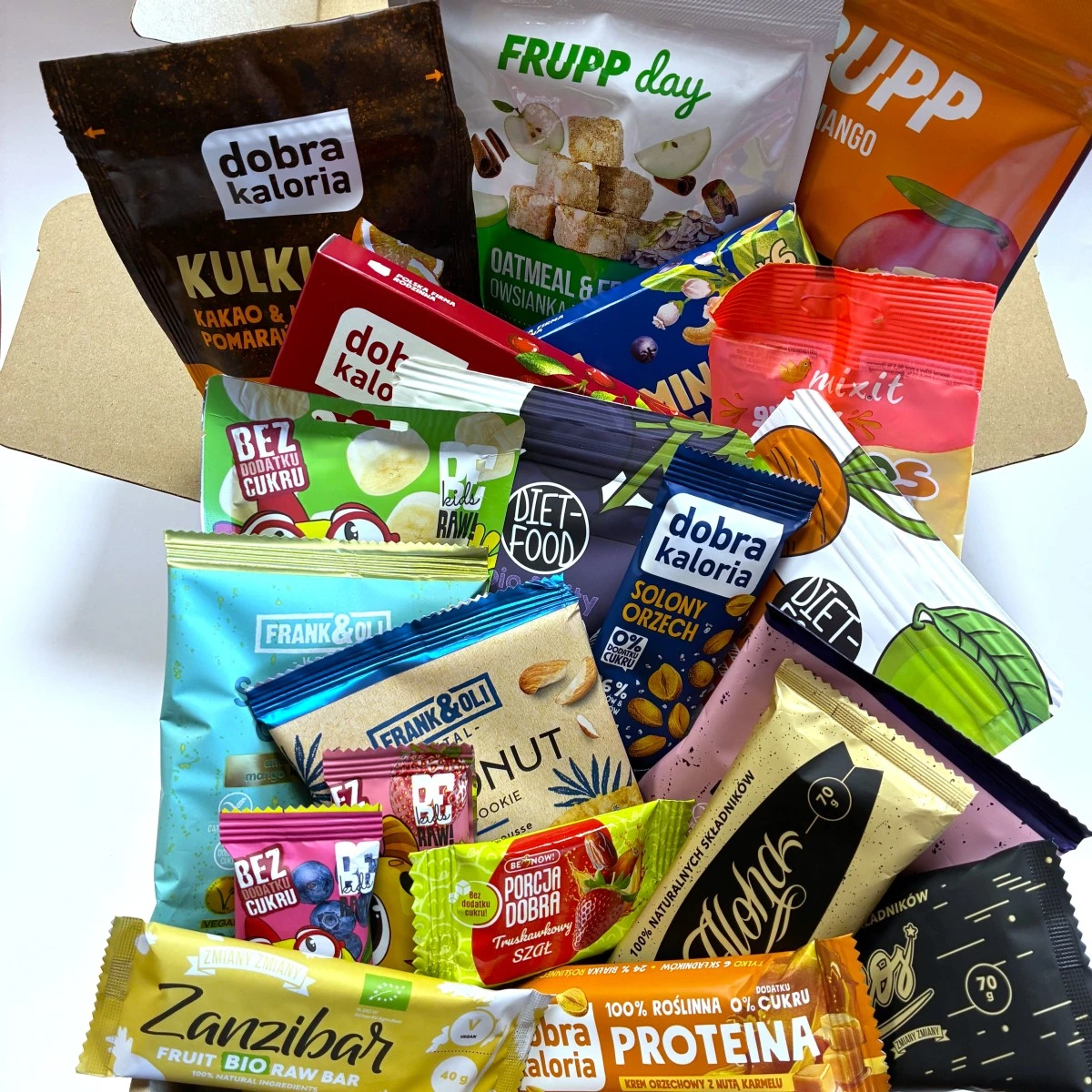 Užkandžių rinkinys visai šeimai, visi produktai pagaminti be pridėtinio cukraus, saldiklių ir konservantų. Tik natūralūs ingredientai